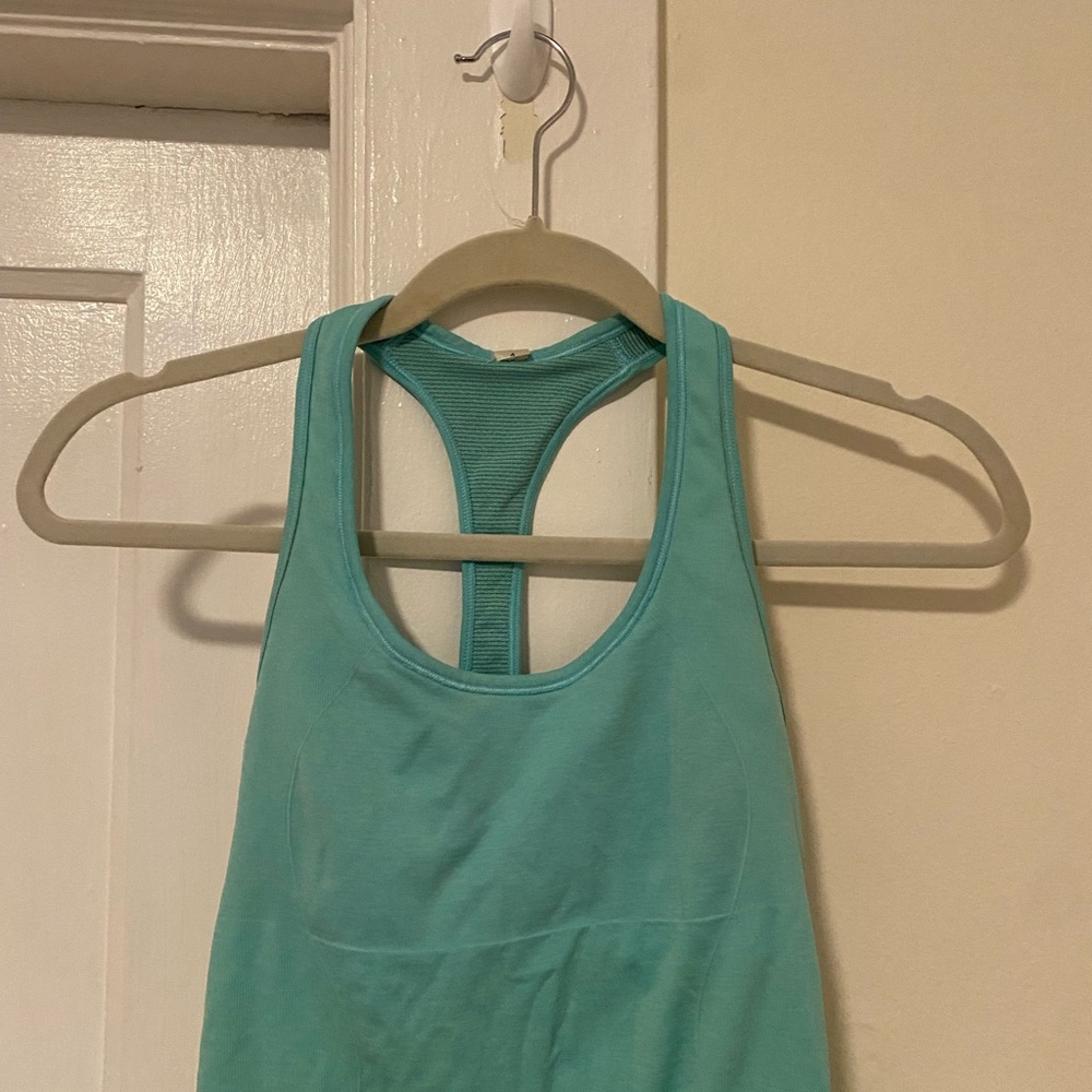 Lululemon Size 4 Racerback Blue Tank Top Built In Bra - Picture 5 of 8